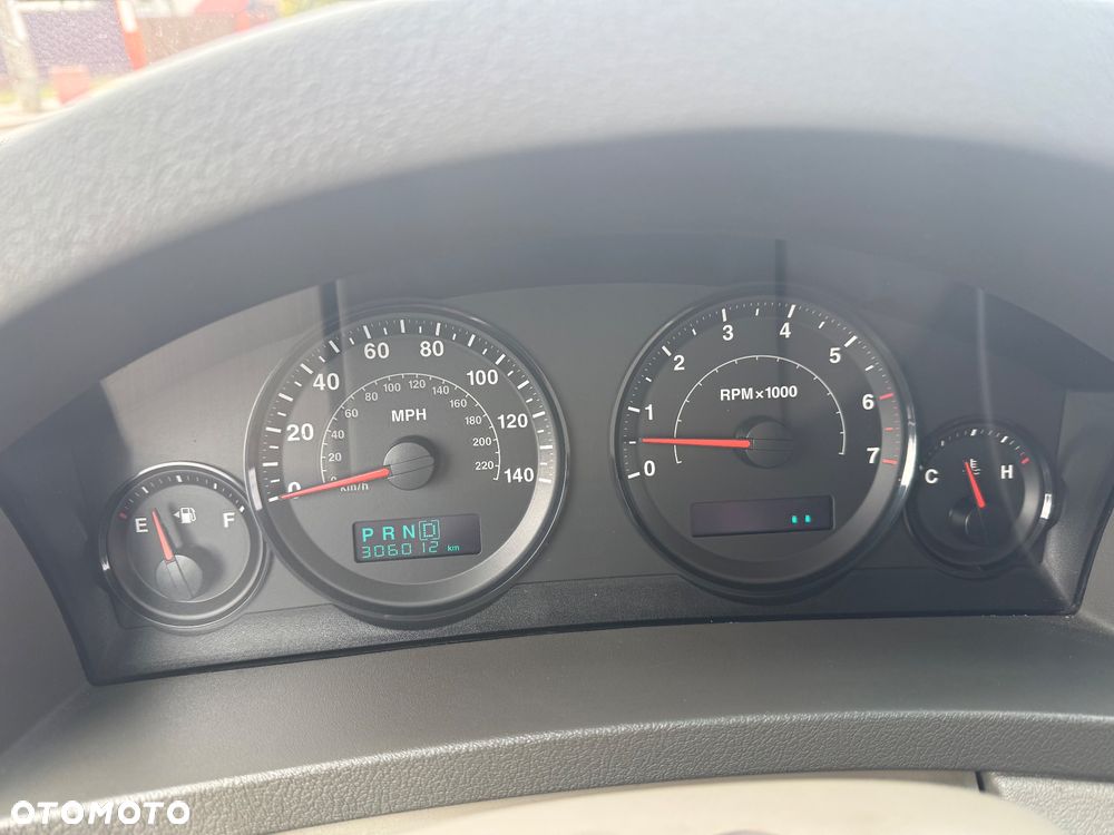 Jeep Grand Cherokee 3.7 V6 - 12