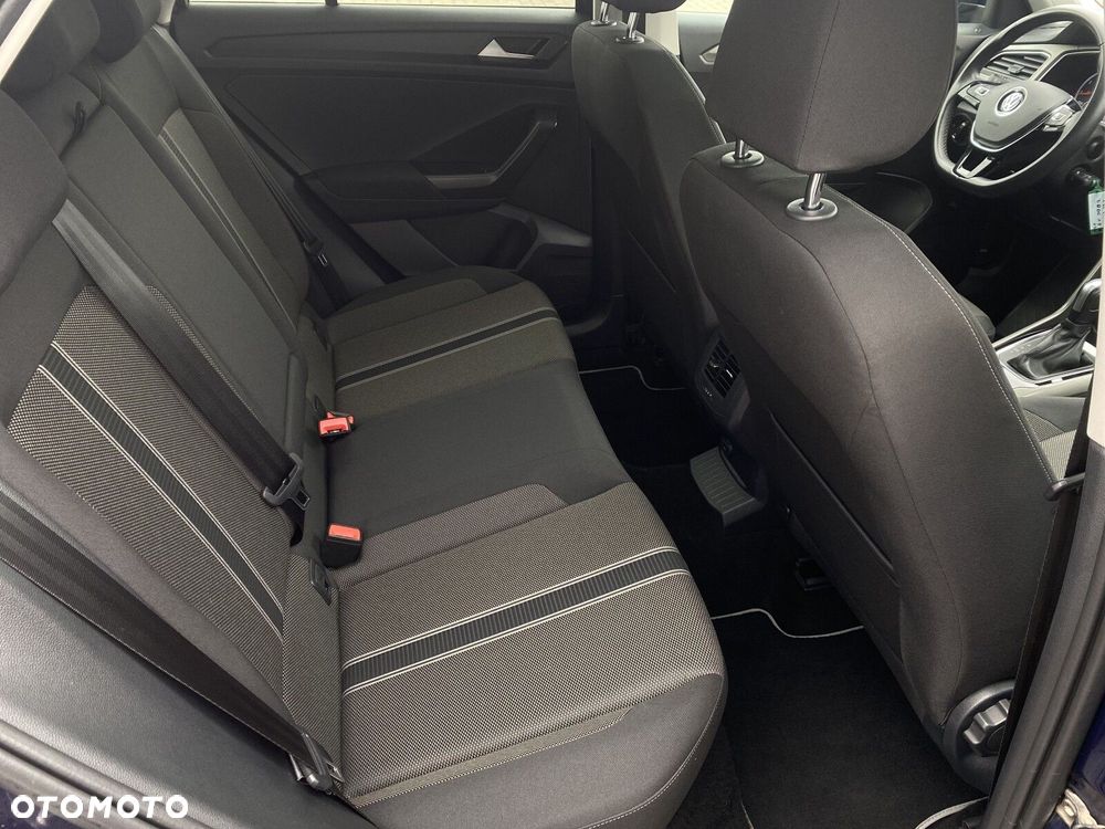 Volkswagen T-Roc - 29