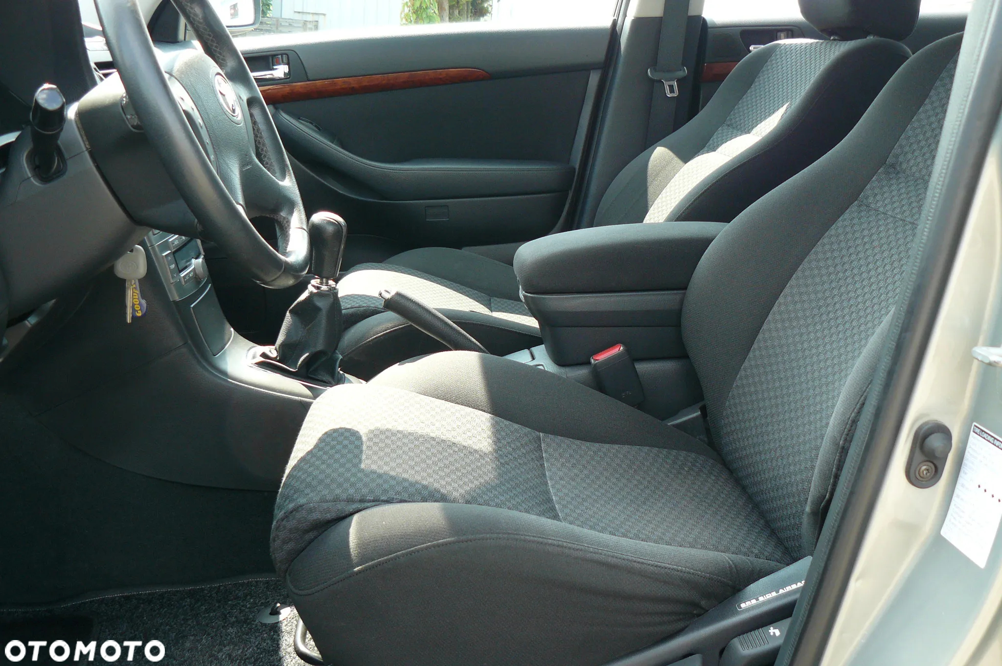 Toyota Avensis - 28