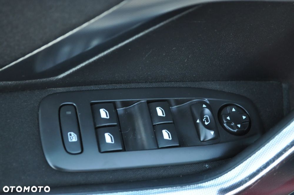 Peugeot 2008 1.2 Pure Tech Allure S&S - 22