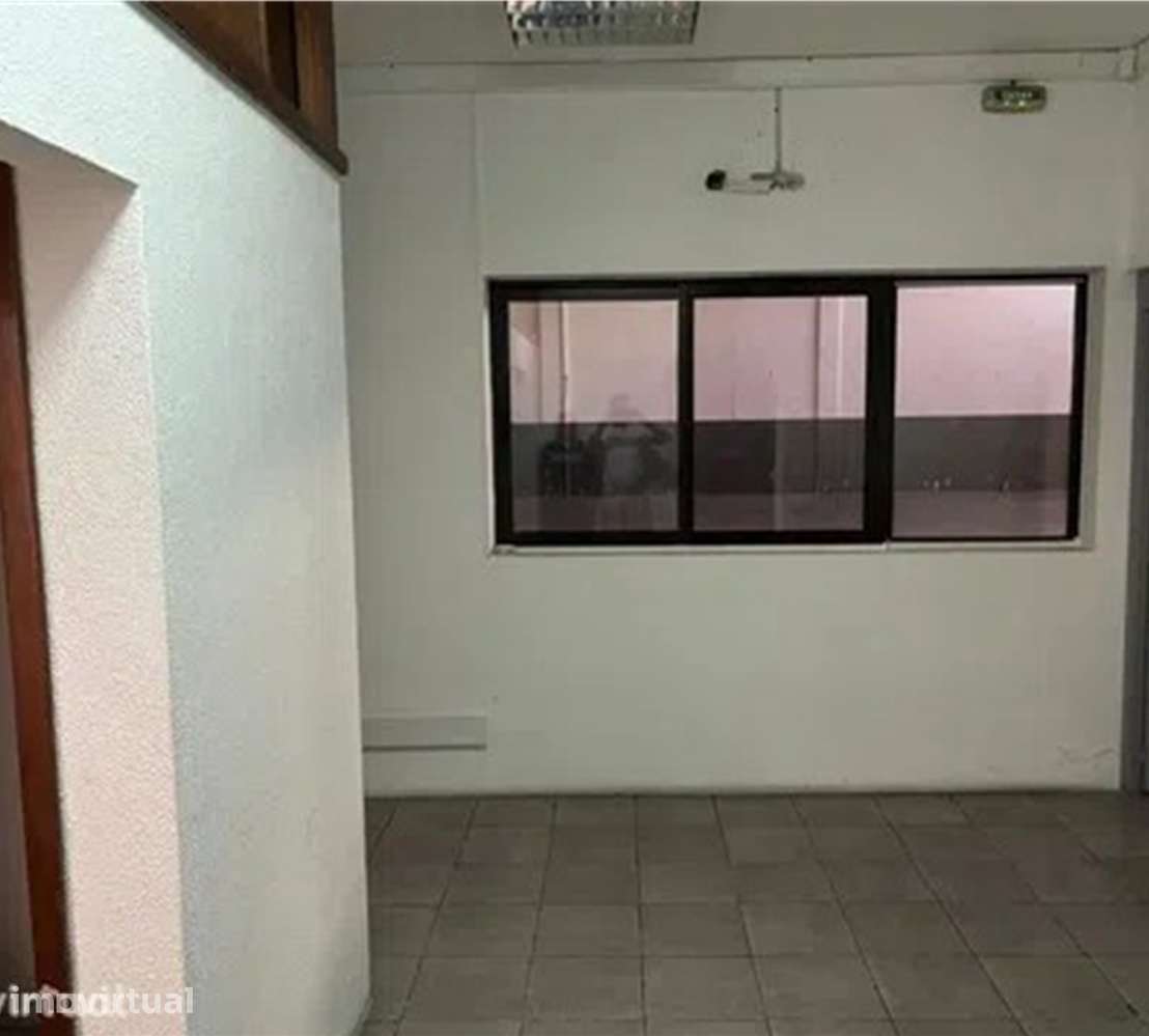 Armazém para aluga 1600 m2 Zona Industrial Varziela - Grande imagem: 2/3