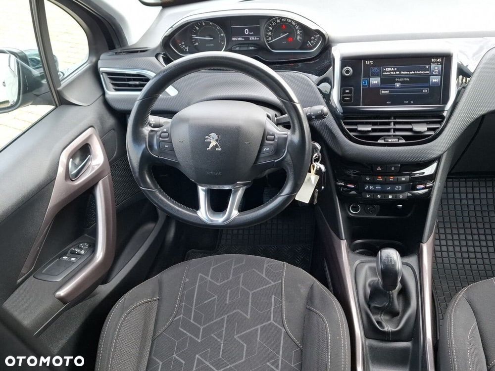 Peugeot 2008 1.2 Pure Tech Style S&S - 9