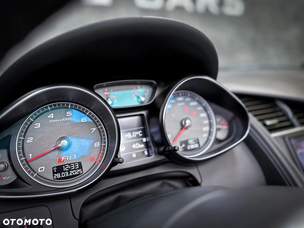 Audi R8 Spyder - 32