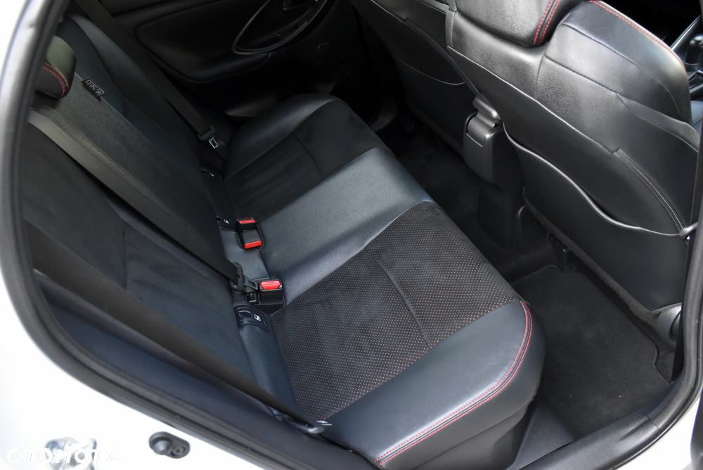 Toyota Yaris Hybrid 1.5 GR Sport - 32