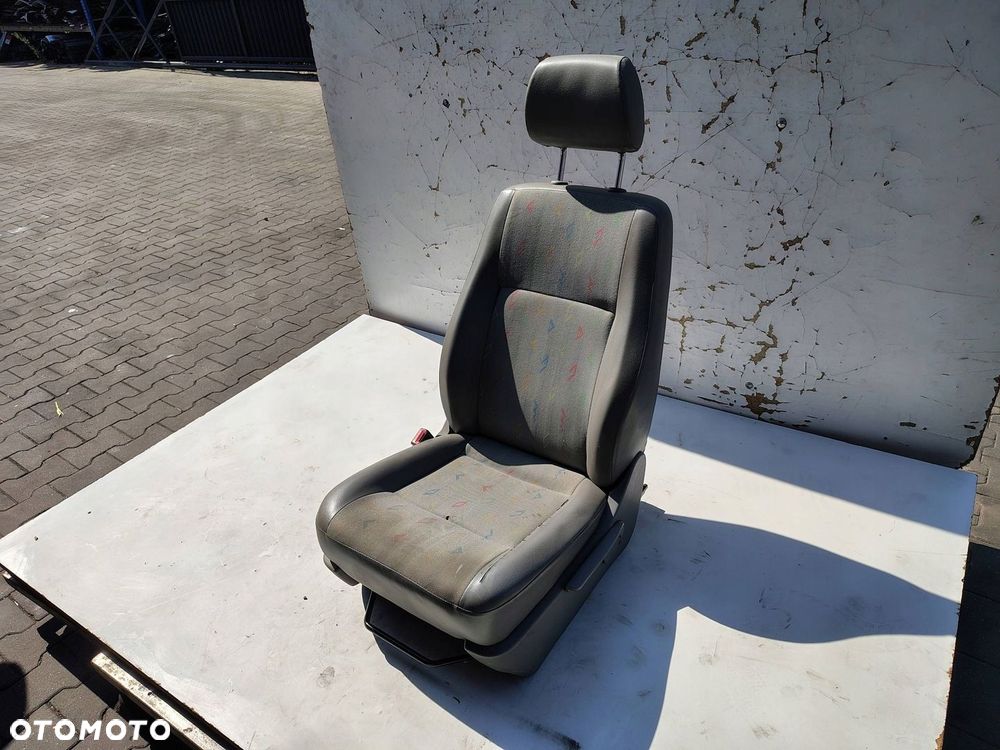 FOTEL KIEROWCY LEWY PRZÓD VW TRANSPORTER T5 - 2