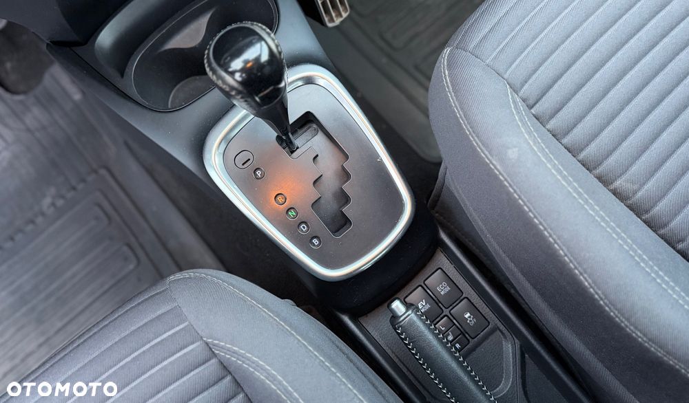 Toyota Yaris Hybrid 100 Premium - 27