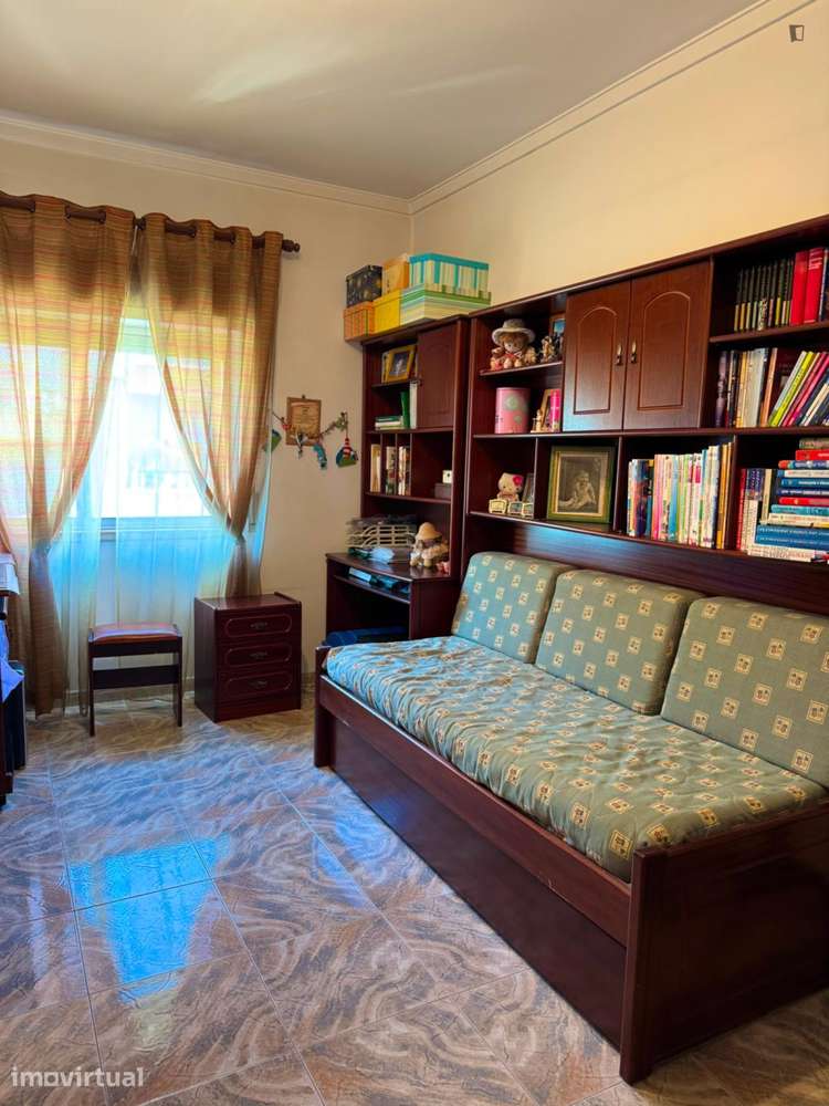 Quarto - localizado em Setubal - Grande imagem: 2/8