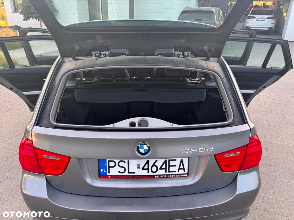 BMW Seria 3 320d DPF Touring Blue Performance Edition Fleet - 16