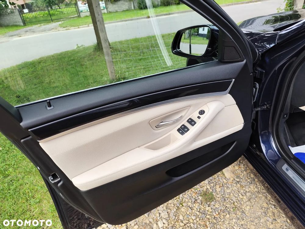 BMW Seria 5 520d Touring Luxury Line - 13