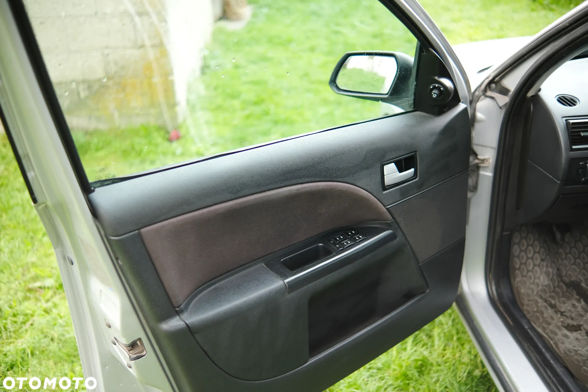 Ford Mondeo 2.0 TDDi Ambiente - 12
