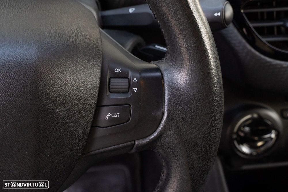 Peugeot 2008 1.2 PureTech Style - 24