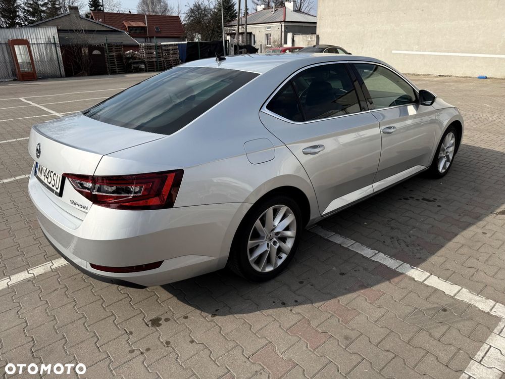 Skoda Superb 2.0 TDI Ambition DSG - 17
