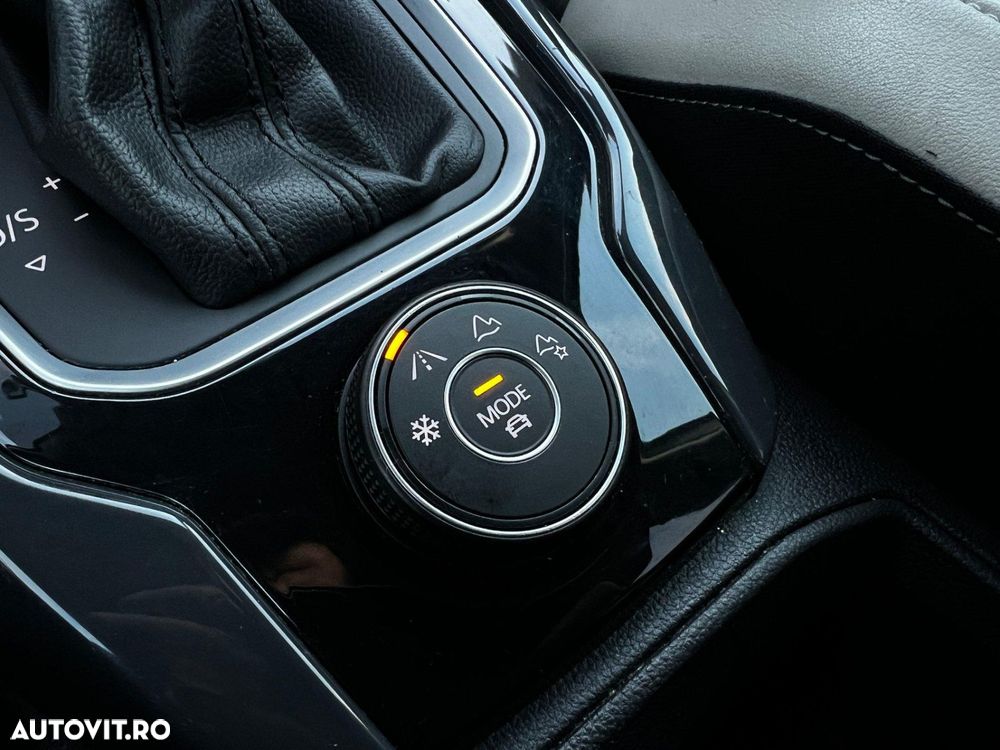 Volkswagen T-Roc - 16