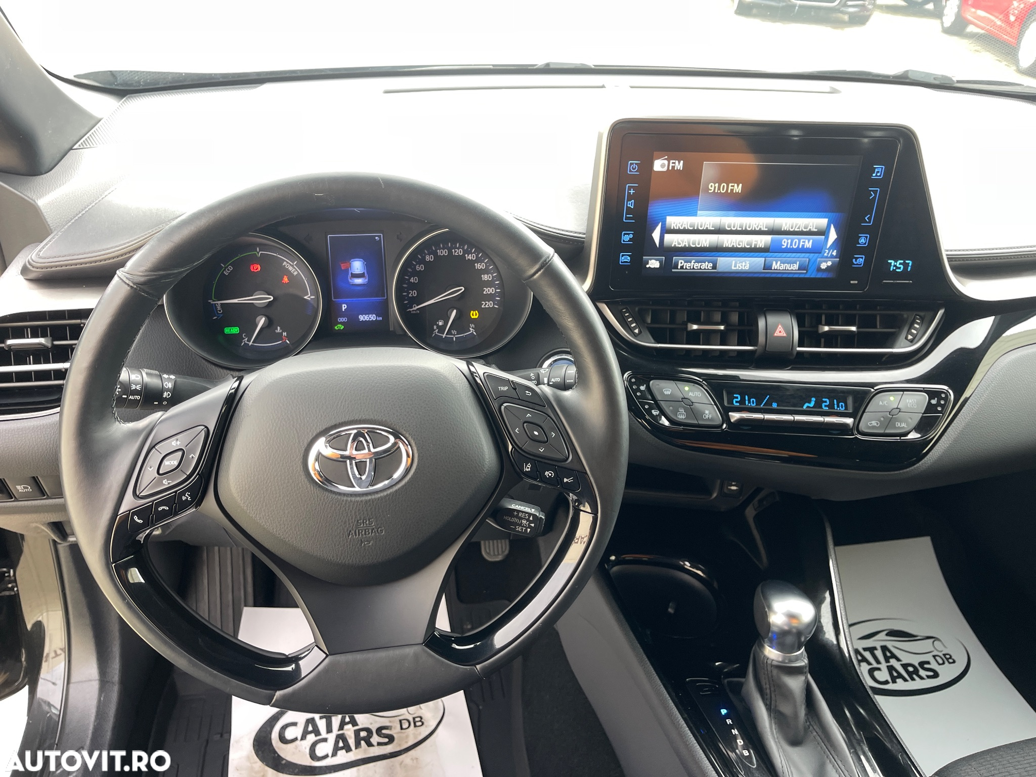 Toyota C-HR Hybrid Club - 37