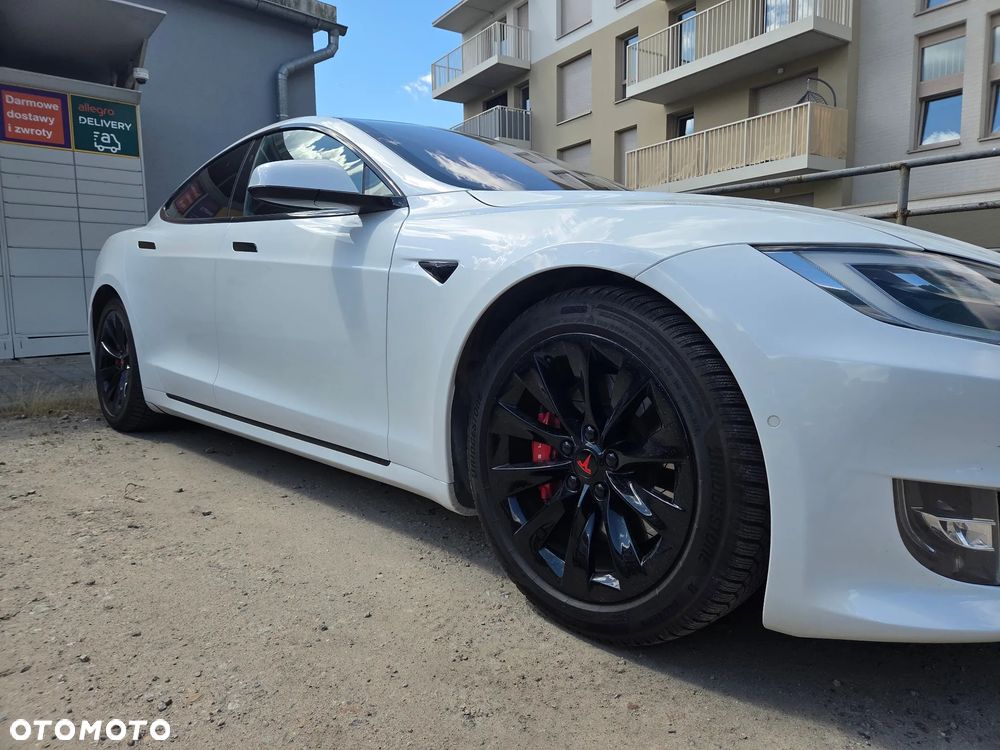 Tesla Model S - 40