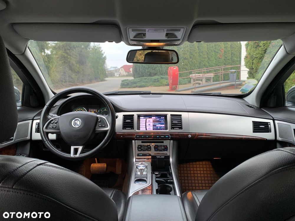 Jaguar XF 2.2 D Premium Luxury - 10
