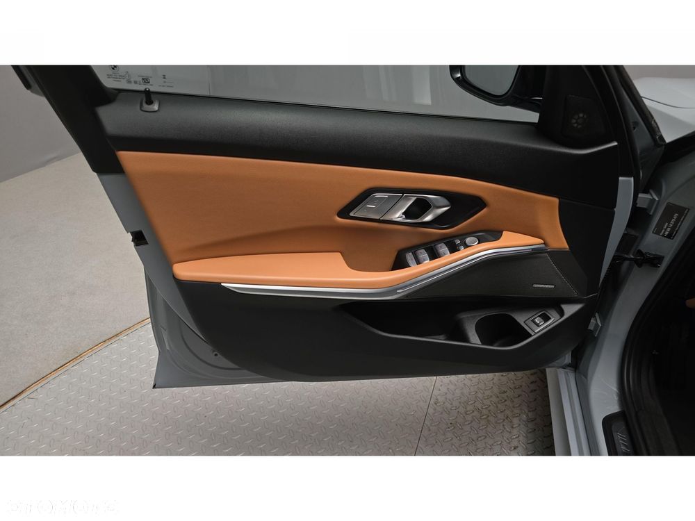 BMW Seria 3 320d xDrive M Sport - 17