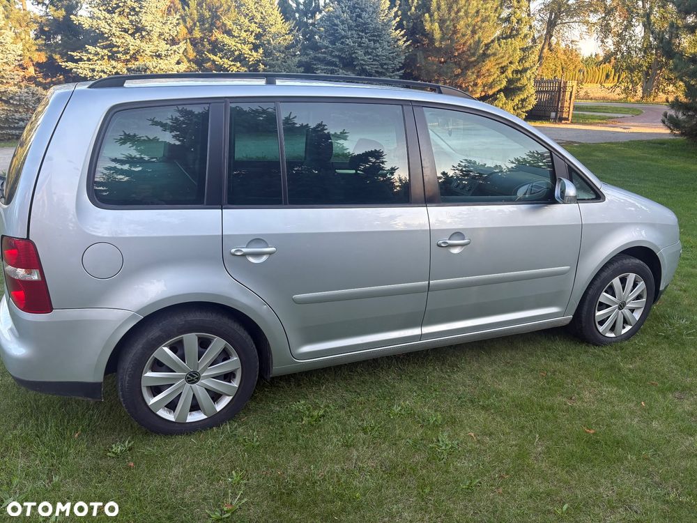 Volkswagen Touran - 4