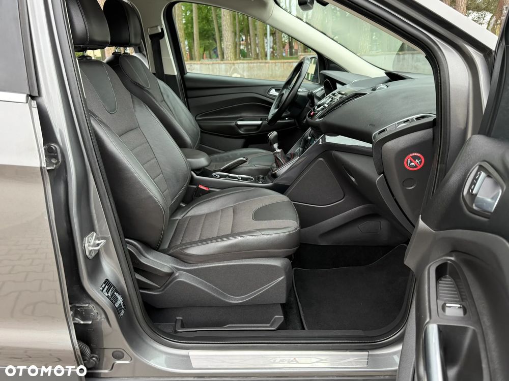 Ford Kuga 2.0 TDCi 4x4 Titanium - 34
