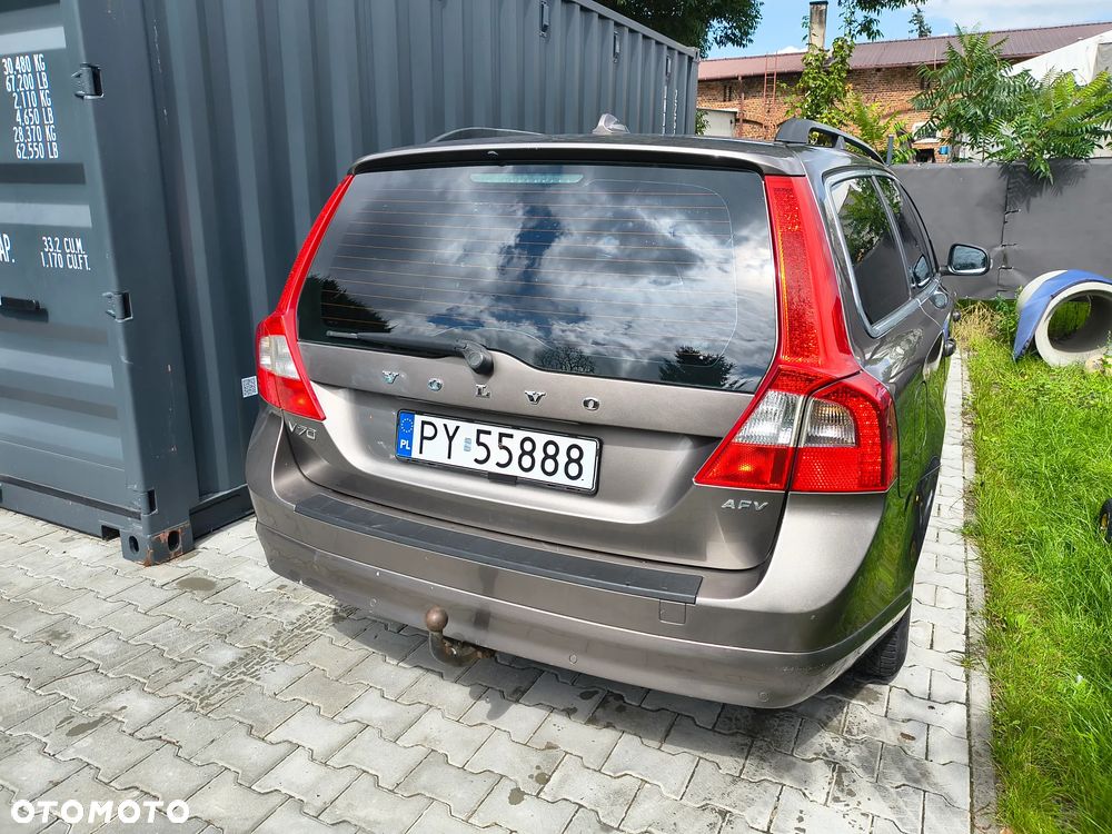 Volvo V70 2.5T Momentum - 1