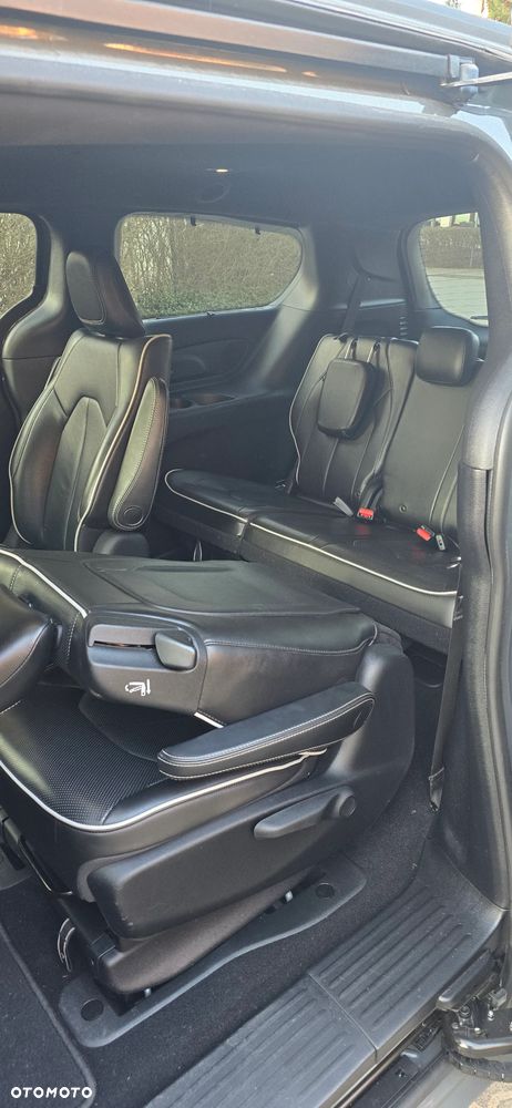 Chrysler Pacifica - 25