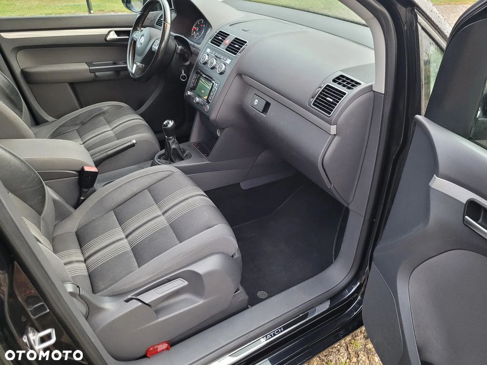 Volkswagen Touran 2.0 TDI DPF MATCH - 13
