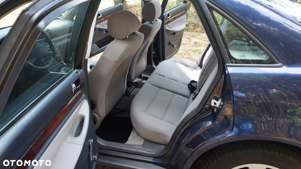 Audi A4 Limousine - 36