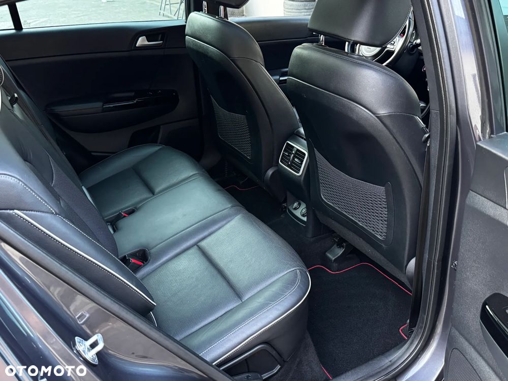 Kia Sportage 2,0 CRDI AWD GT Line - 17