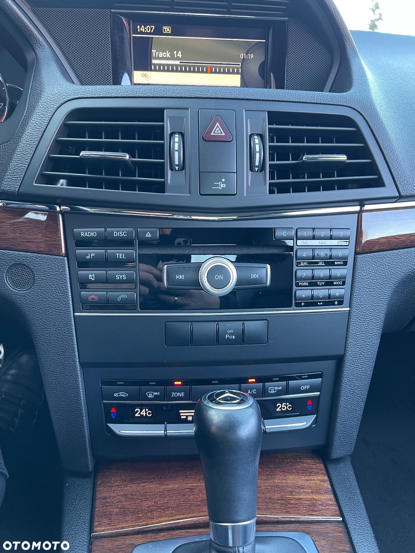 Mercedes-Benz Klasa E 200 CGI Coupe BlueEFFICIENCY Automatik Elegance - 31