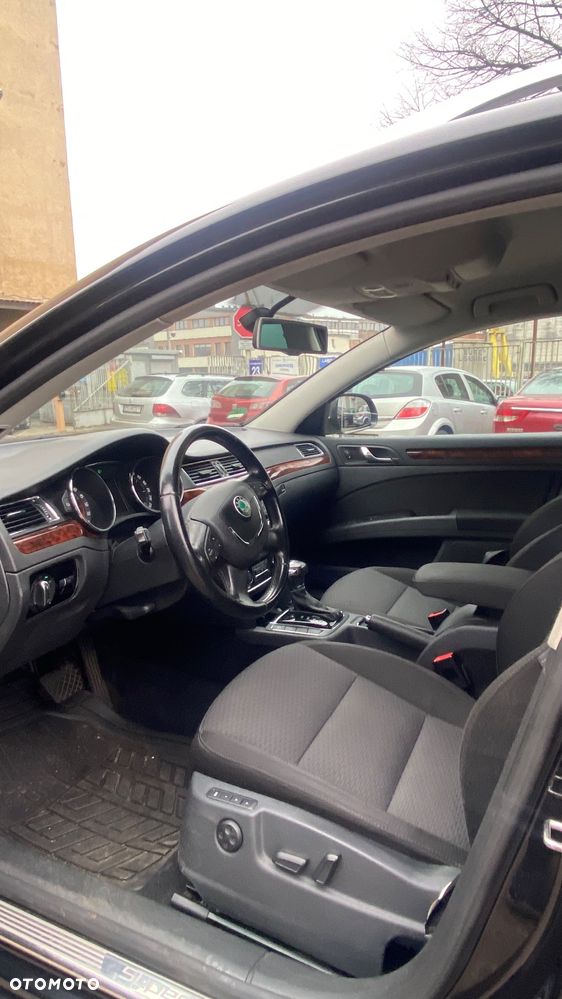 Skoda Superb 2.0 TDI DSG FAMILY - 11