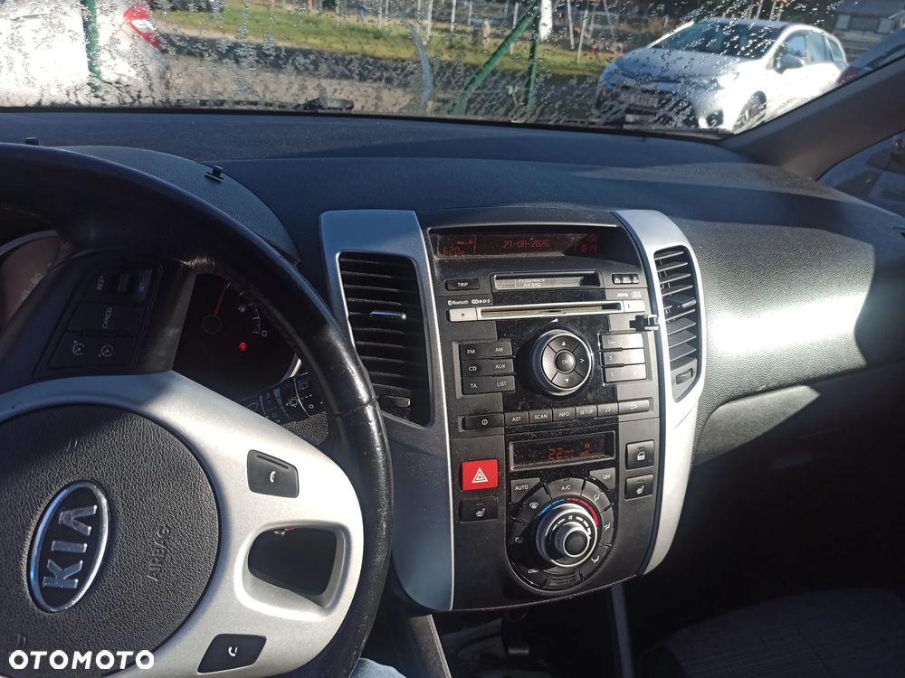 Kia Venga 1.6 L - 12