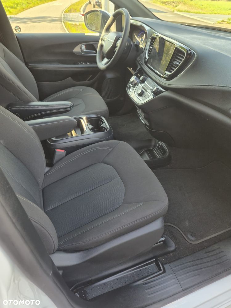 Chrysler Pacifica - 20