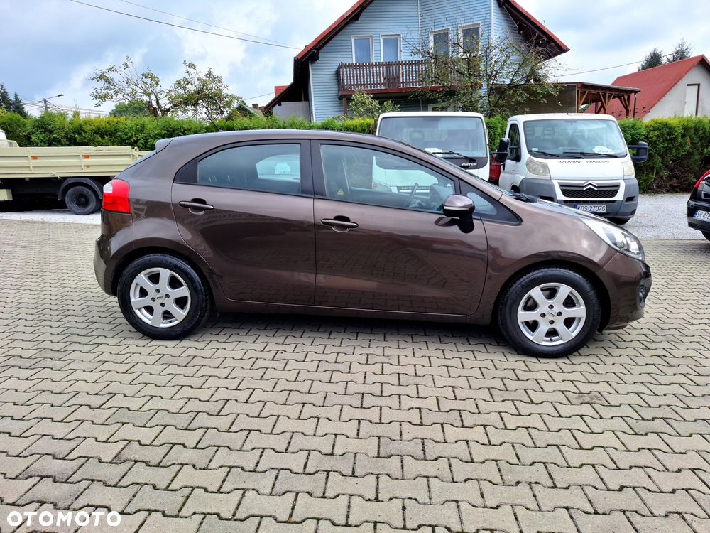 Kia Rio - 8