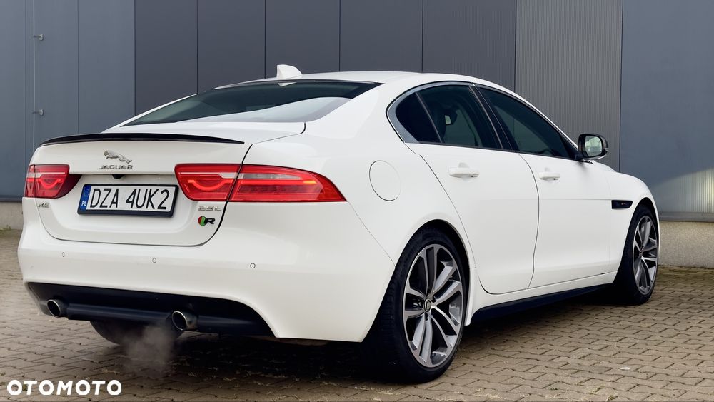 Jaguar XE - 6