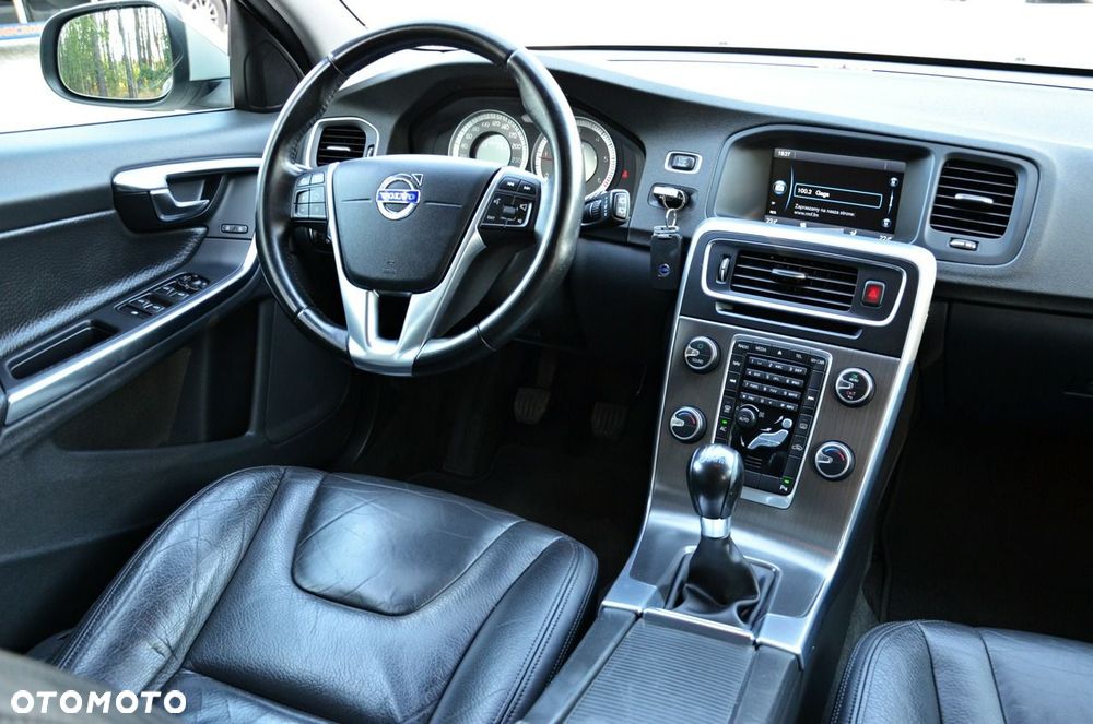 Volvo V60 D3 Summum - 36