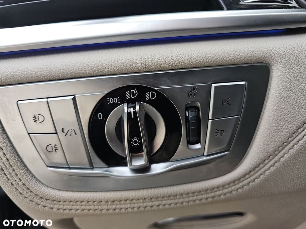 BMW Seria 7 - 25