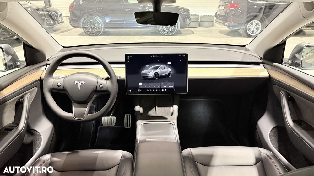 Tesla Model Y Performance Dual Motor AWD - 9