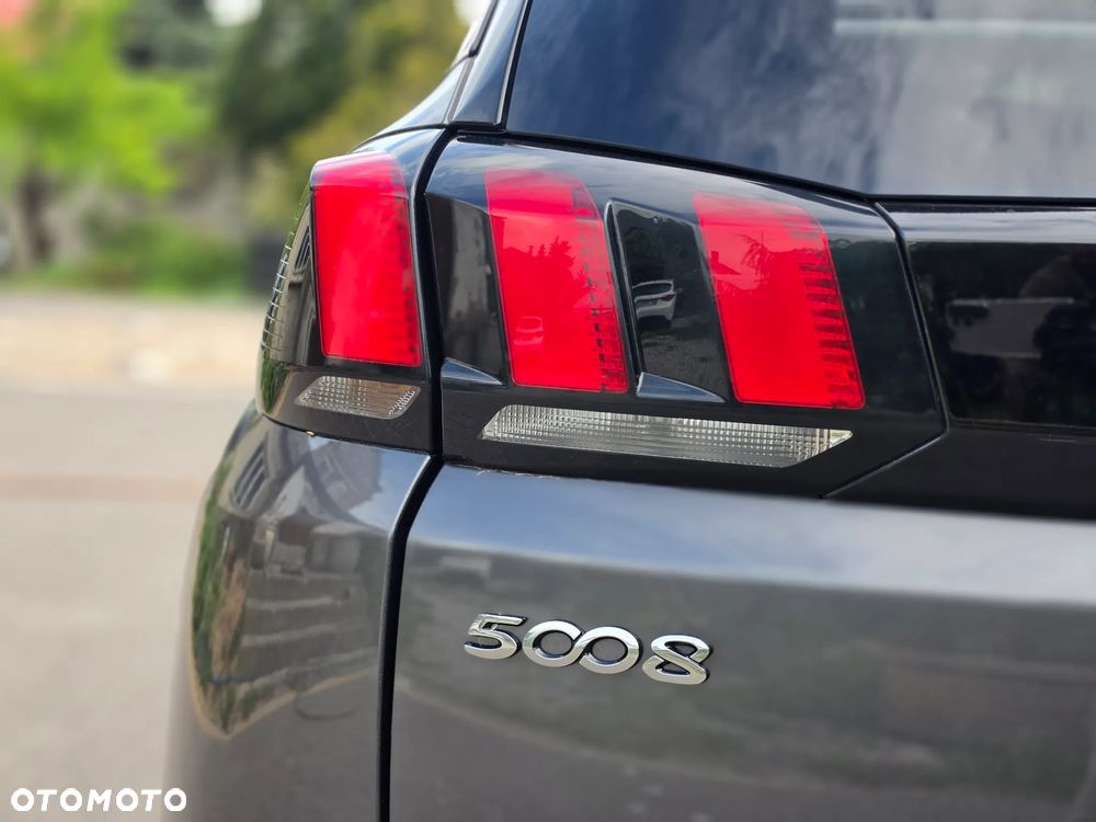Peugeot 5008 - 8