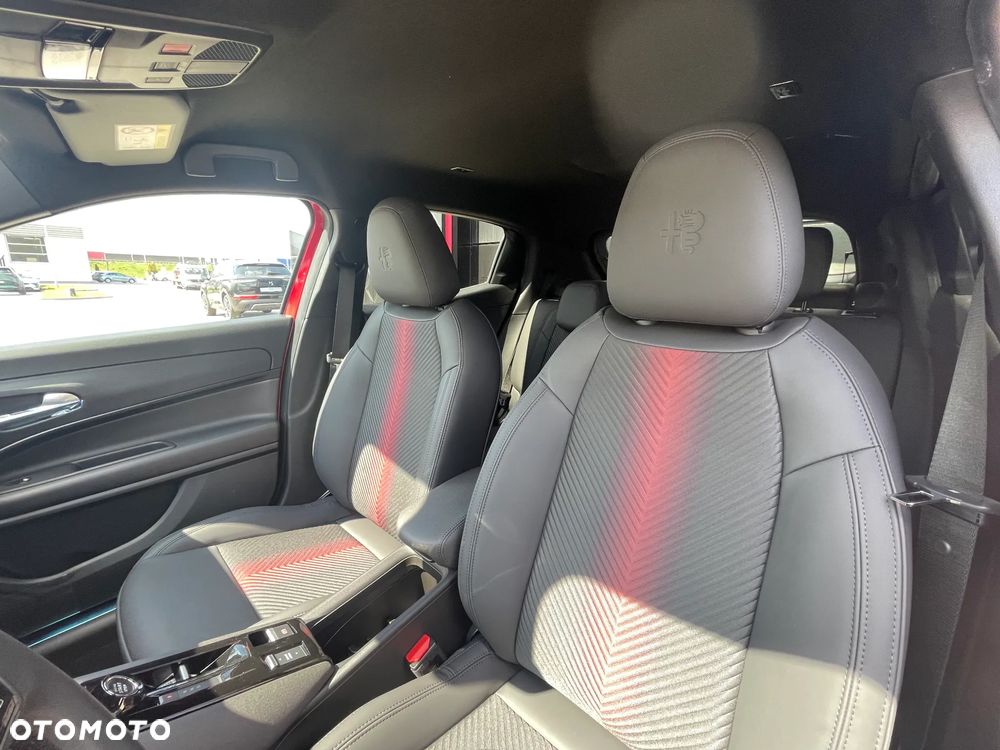 Alfa Romeo Junior 1.2 mHEV Ti eDCT - 8