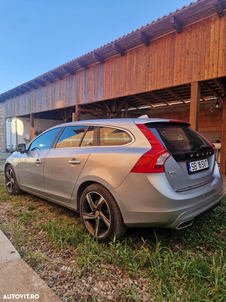 Volvo V60 D6 Plug-In-Hybrid AWD Geartronic Momentum - 11