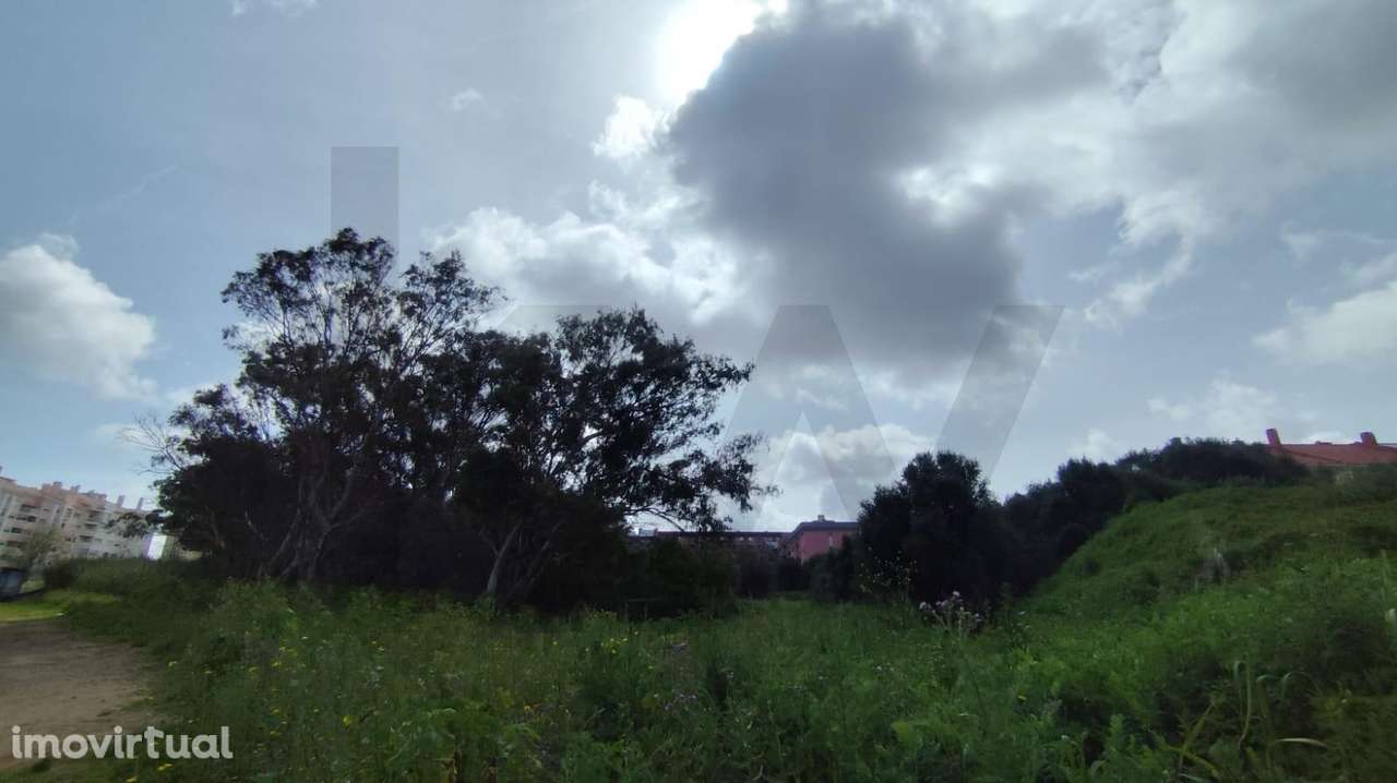 Terreno Urbano | 225 m2 de construção| Oportunidade Única em Zona de E - Grande imagem: 3/15