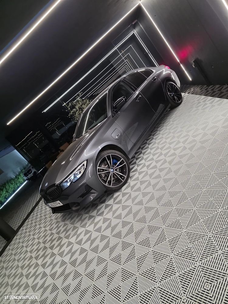 BMW 320 e Line Sport Auto — fotografia 11