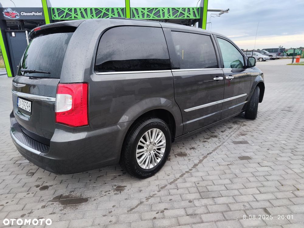 Chrysler Town & Country 3.6 Limited - 7