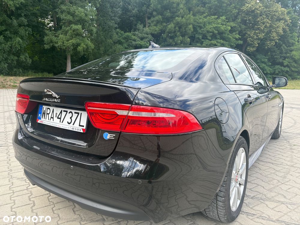 Jaguar XE 2.0 D R-Sport - 8