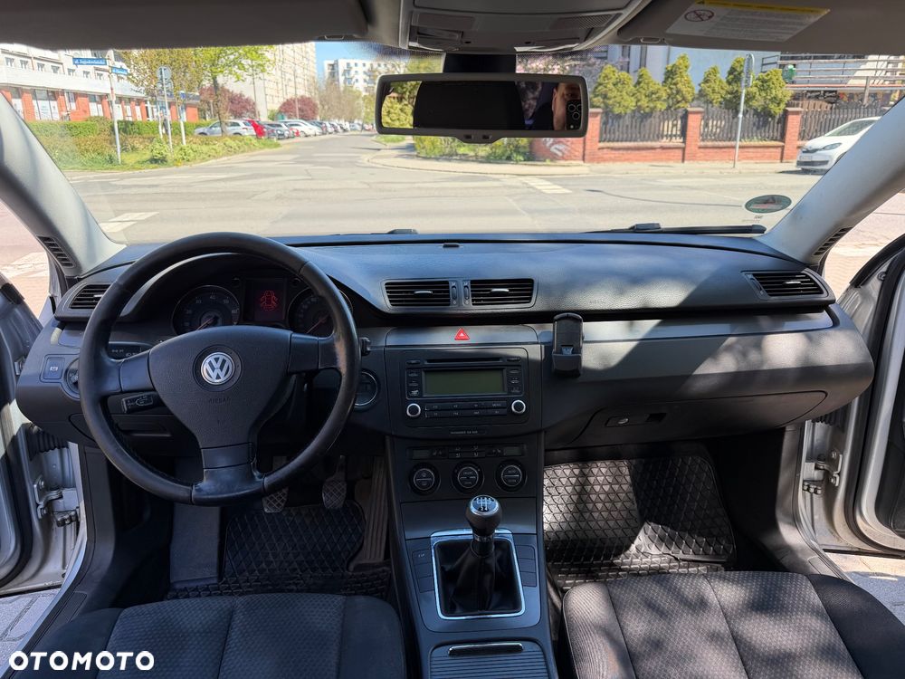 Volkswagen Passat 1.6 Comfortline Family - 6