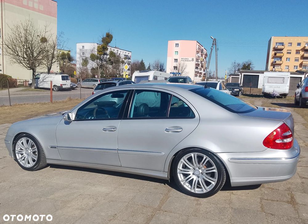 Mercedes-Benz Klasa E 240 4Matic Avantgarde - 5