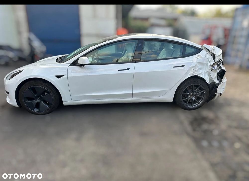 Tesla Model 3 Standard Reichweite Plus Hinterradantrieb - 3