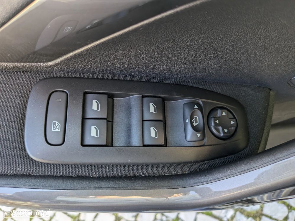 Peugeot 2008 1.2 PureTech Style - 6