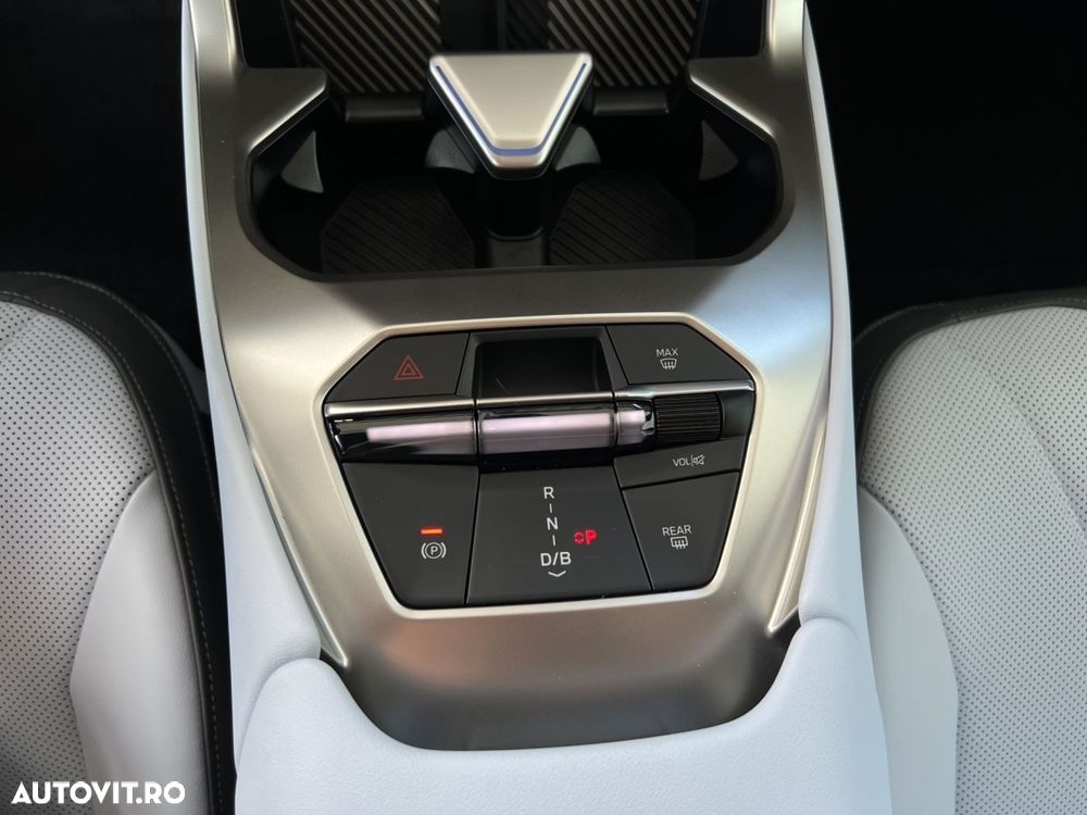 BMW iX3 50 xDrive - 14