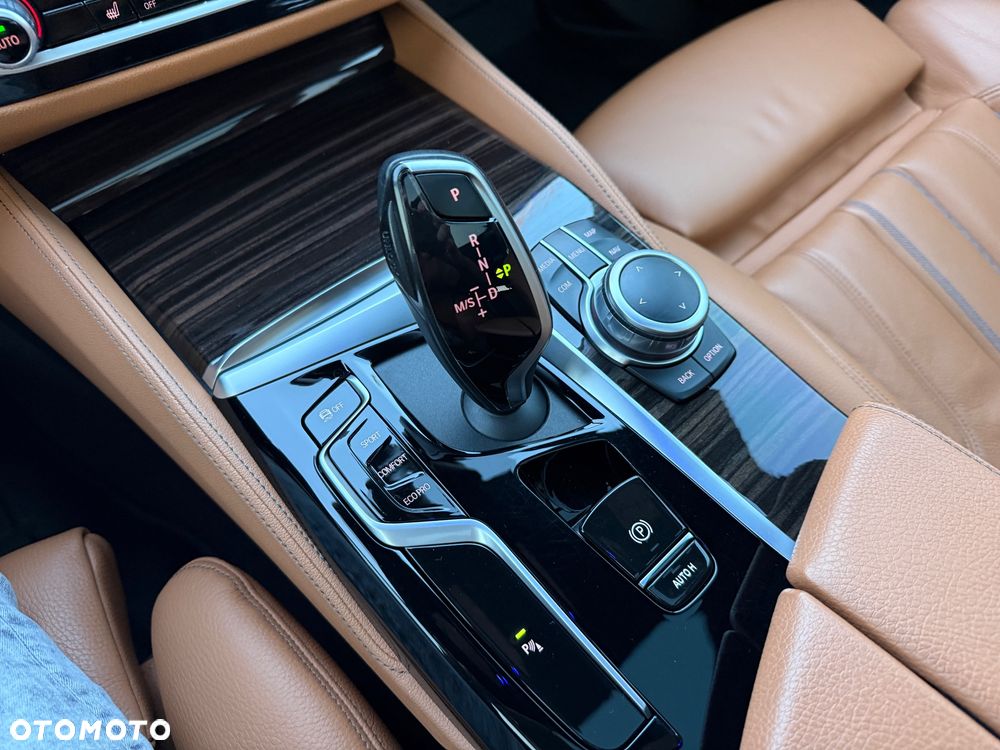 BMW Seria 5 520d M Sport sport - 11